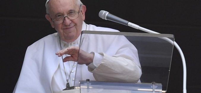 Папата: Од апостолите Петар и Павле учиме да веруваме дури и во неволја