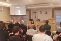 Кардиналот Греч зборуваше за синодата на екуменскиот форум на млади теолози