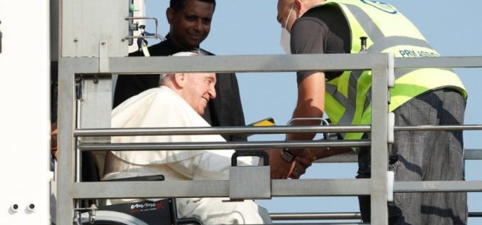 Папата замина на „покајничко ходочaстие“ во Канада