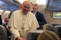 На пат кон Канада, папата Фрањо ја истакна важноста на бабите и дедовците и постарите лица