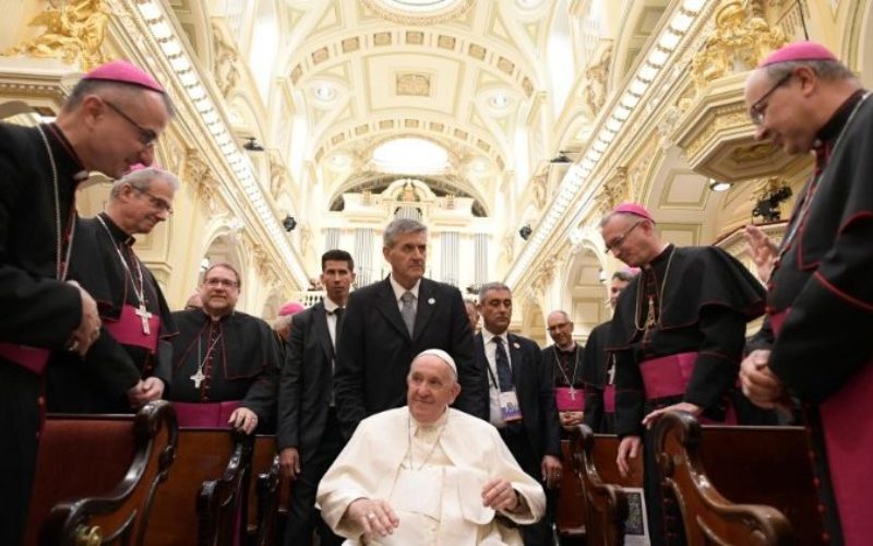 Папата повика да се гради веродостојна Црква без да подлегне на песимизмот