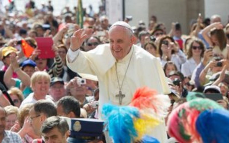 Папата: Чувството на домородните народи за семејство и заедница е скапоцено