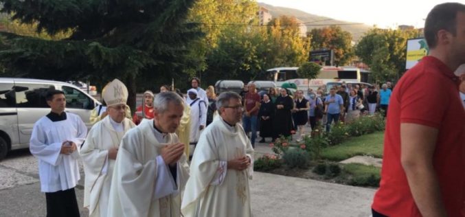 Бискупот Стојанов ја предводеше светата Евхаристија на празникот Мариино вознесение на небо во Скопската Катедрала