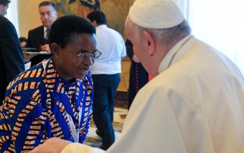 Папата до световните институти: Вашиот повик го отвора патот
