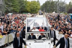 Папата изрази близина со жртвите од поплавите во Пакистан