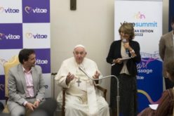 Папата Фрањо ги охрабри уметниците да ја промовираат убавината и вистината