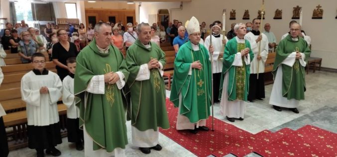 Скопје: Бискупот Стојанов го воведе во служба новиот катедрален парох