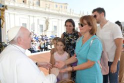 Папата Фрањо: Мајчинска нежност по примерот на Богородица
