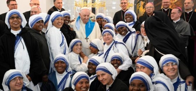 Папата: Малата црква е милост; со ништо богата, во сѐ сиромашна