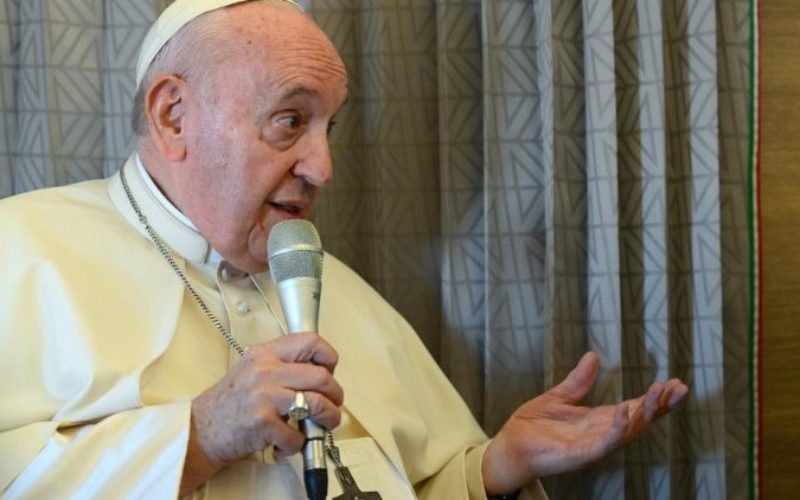 Папата: Тешко е да се разговара со држави кои почнуваат со војна, но дијалогот мора да се води