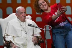 Папата во Асизи: Потребна ни е нова економија која го слуша крикот на сиромашните и на земјата