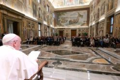 Папата: Училиштата и универзитетите се место на интеграција за најранливите