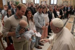 Папата Фрањо до младите: Бидете работници на мирот; човештвото е во голема опасност