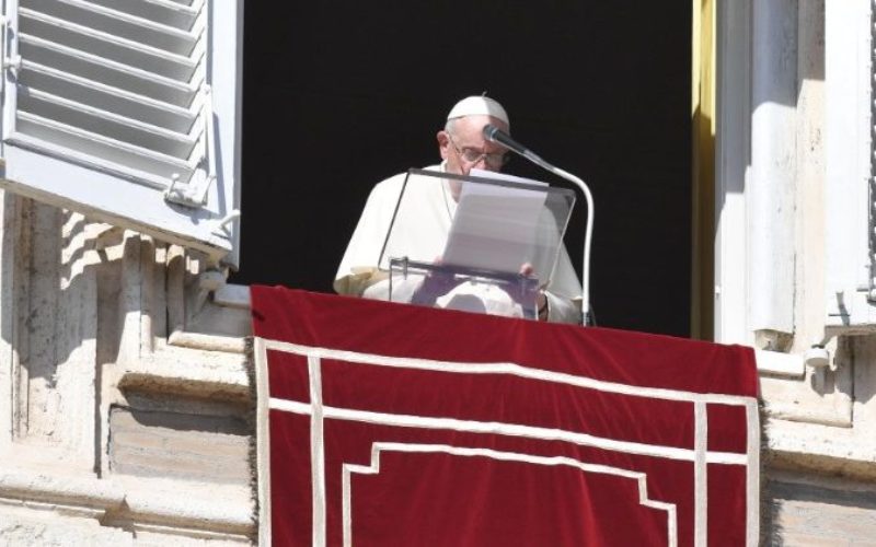 Папата потсети на Бахреин и упати апел за мир