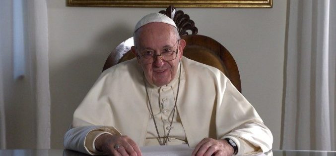 Папата во пораката до Форумот Католичка акција: Слушајте внимателно со отворени срца