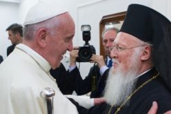 Папата го поздрави патријархот Вартоломеј I: Заедно за мир во Украина