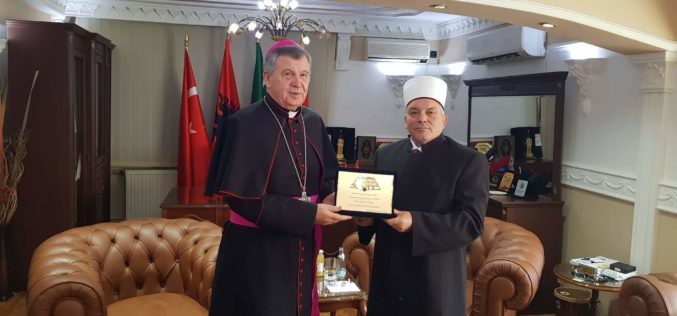 Надбискупот Вукшиќ се сретна со Реис ул Улема Шакир ефенди Фетаи