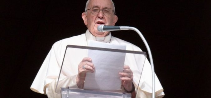 Папата Фрањо: Бог може да ја претвори кризата во нов хоризонт
