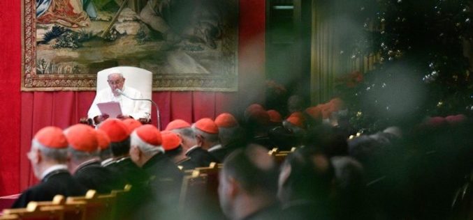 Папата до членовите на Курија: Да бидеме внимателни, демонот секогаш се враќа