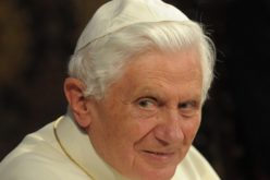 Почина почесниот папа Бенедикт XVI: Понизен работник во лозјето Господово