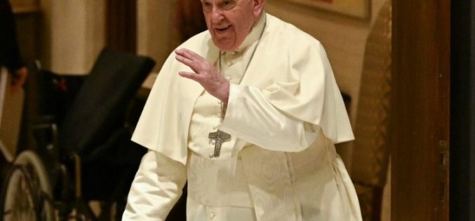 Папата: Во верата се оди заедно