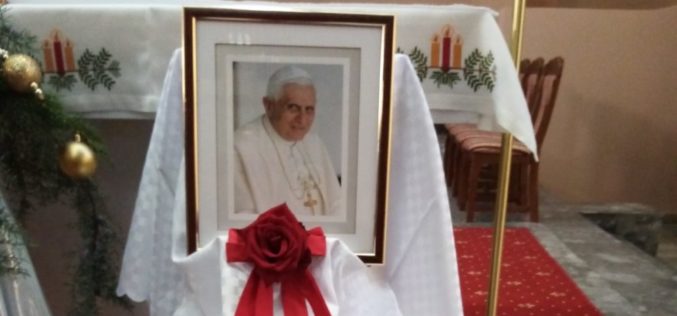 Бискупот Стојанов служеше заупокоена Литургија за папата Бенедикт XVI