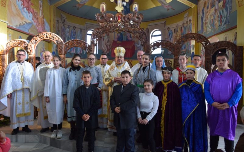 Бискупот Стојанов за Божиќ служеше во Радово и Ново Маала