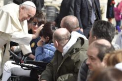 Папата ги повикува верниците да патуваат заедно со сочувство за болните