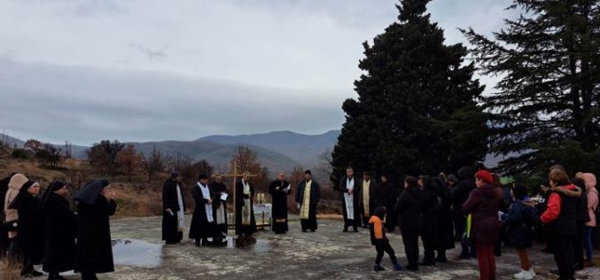 Епископот Стојанов предводеше молитвена средба во Паљурци