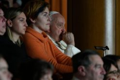 Папата Фрањо присуствуваше на проекцијата на документарен филм за војната во Украина
