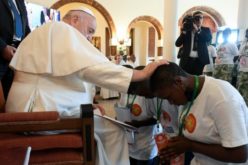 Преживеаните од насилството во ДРК со Папата споделија потресни доживувања