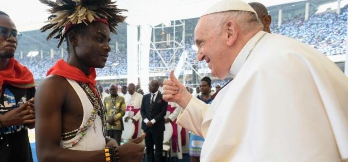 Папата до младите од Конго: Иднината е во ваши раце