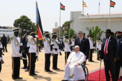 Папата се враќа во Рим од Апостолското патување во Африка