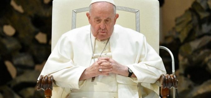 Папата Фрањо изрази сочувство за мигрантите кои загинаа во несреќата во Панама