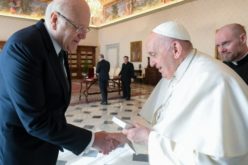Папата го прими либанскиот премиер: Да се гарантира мир и стабилност во целиот регион