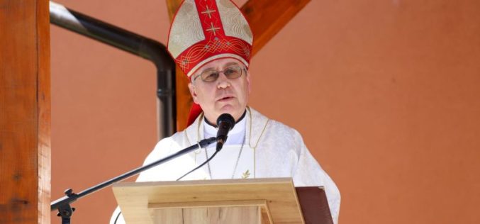 Бискупот Стојанов ја предводеше светата Литургија во Зеница