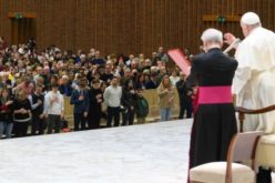Папата: Заедништвото се создава со заедничко одење