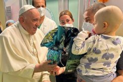 Папата Фрањо го посети детскиот онколошки оддел во болницата Гемели
