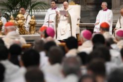Папата на Светата Литургија со посвета на миро: Свештеникот е човек на Божја хармонија
