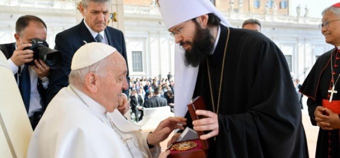 Рускиот митрополит Антониј го поздрави Папата