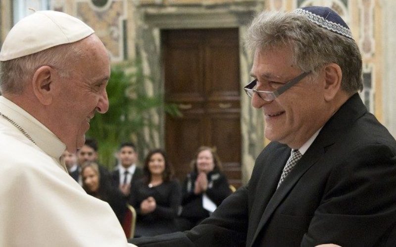 Папата до рабинот Скорка: Вие сте пример дека верата и човековите права не се во конфликт