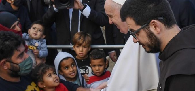Папата: Запрете ги грабежите и војните за емиграцијата да биде навистина слободен избор