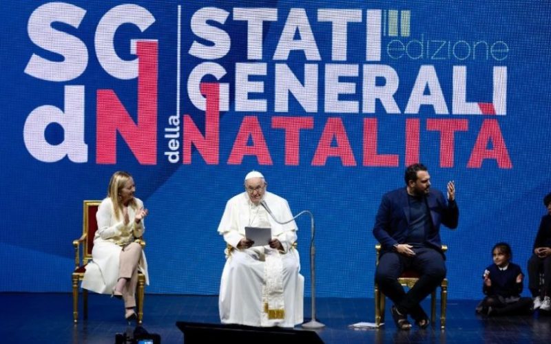 Папата Фрањо на конгрес за наталитетот: Семејството е иднината на општеството