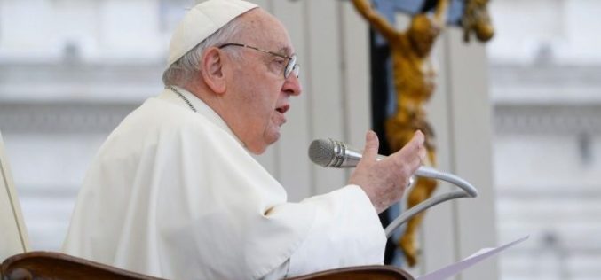 Папата: Мисии, немир и радост при навестување на Евангелието