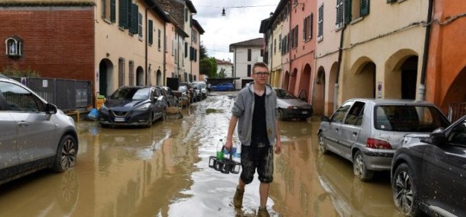Папата моли за жртвите од поплавите во Емилија Ромања