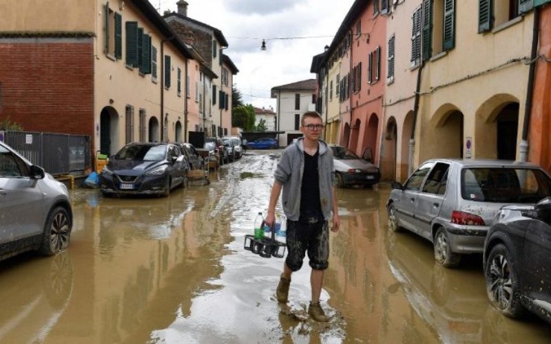 Папата моли за жртвите од поплавите во Емилија Ромања