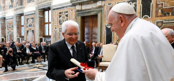 Папата на италијанскиот претседател му ја додели меѓународната награда Павле VI.