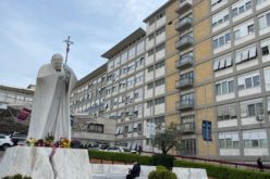 Кратка посета на Папата во болницата Гемели за клинички прегледи