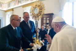 Папа: Продолжете да влевате љубов кон светата Евхаристија