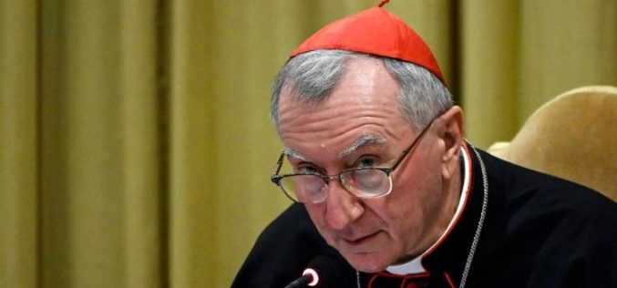 Кардинал Паролин: Мора да ги заштитиме децата од насилствата